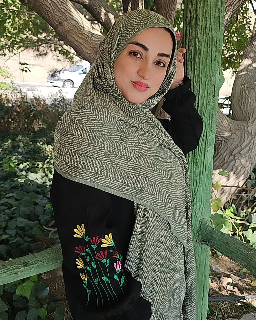 شال پاییزه دور گاندوزی نخ پنبه فوق لطیف قواره 75*180