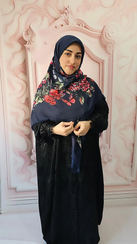 روسری نخ مودال قواره حدود ۱۳۵ دور ریش سبک خنک طرح باغ پروانه
